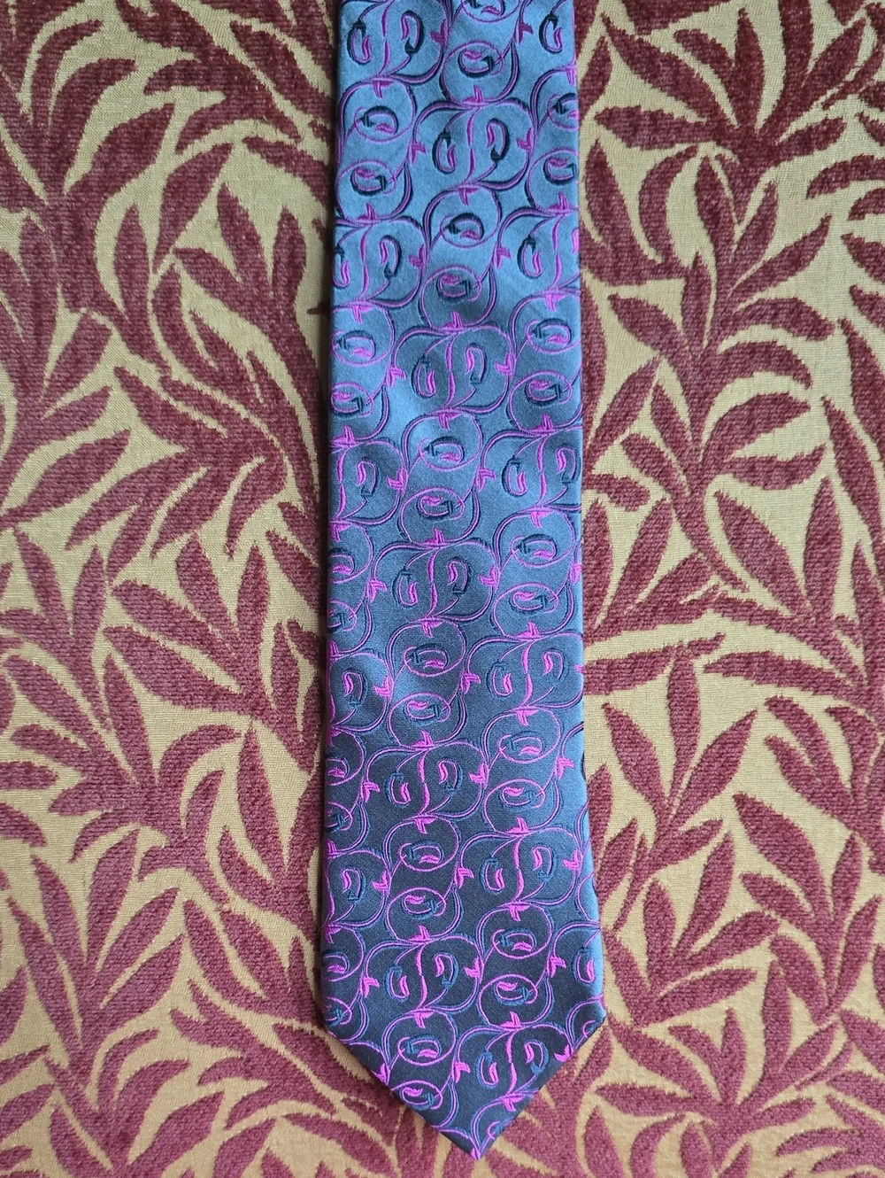 Men's Gray Tie with Pink Pattern